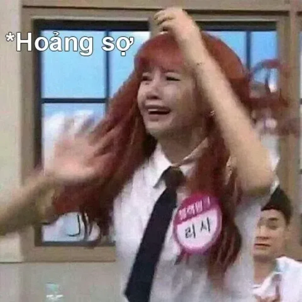 Ảnh Lisa Meme mỉm cười nhẹ, biểu cảm dễ thương