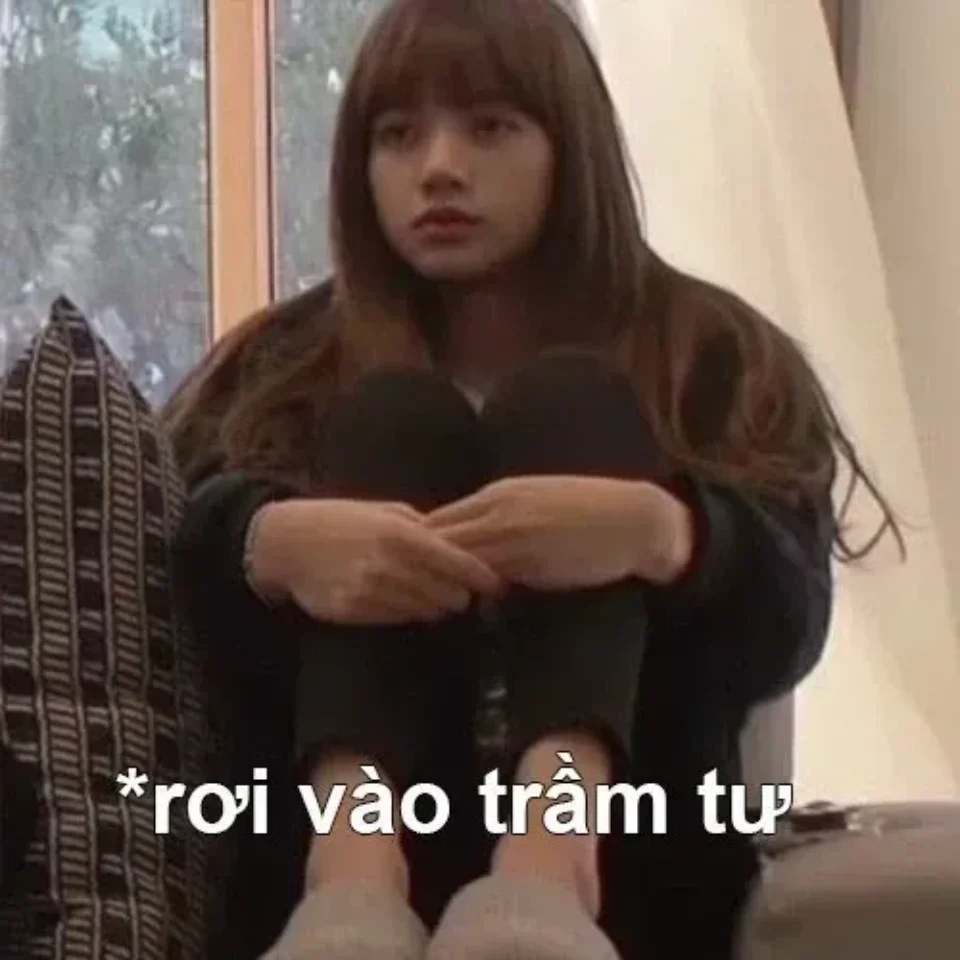 Ảnh Lisa Meme tay chỉ vào màn hình, biểu cảm bất ngờ