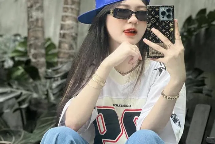 Hot girl 2k9 xinh xắn trong ánh nắng chiều