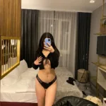 Hot girl ngực khủng tạo dáng hút mắt
